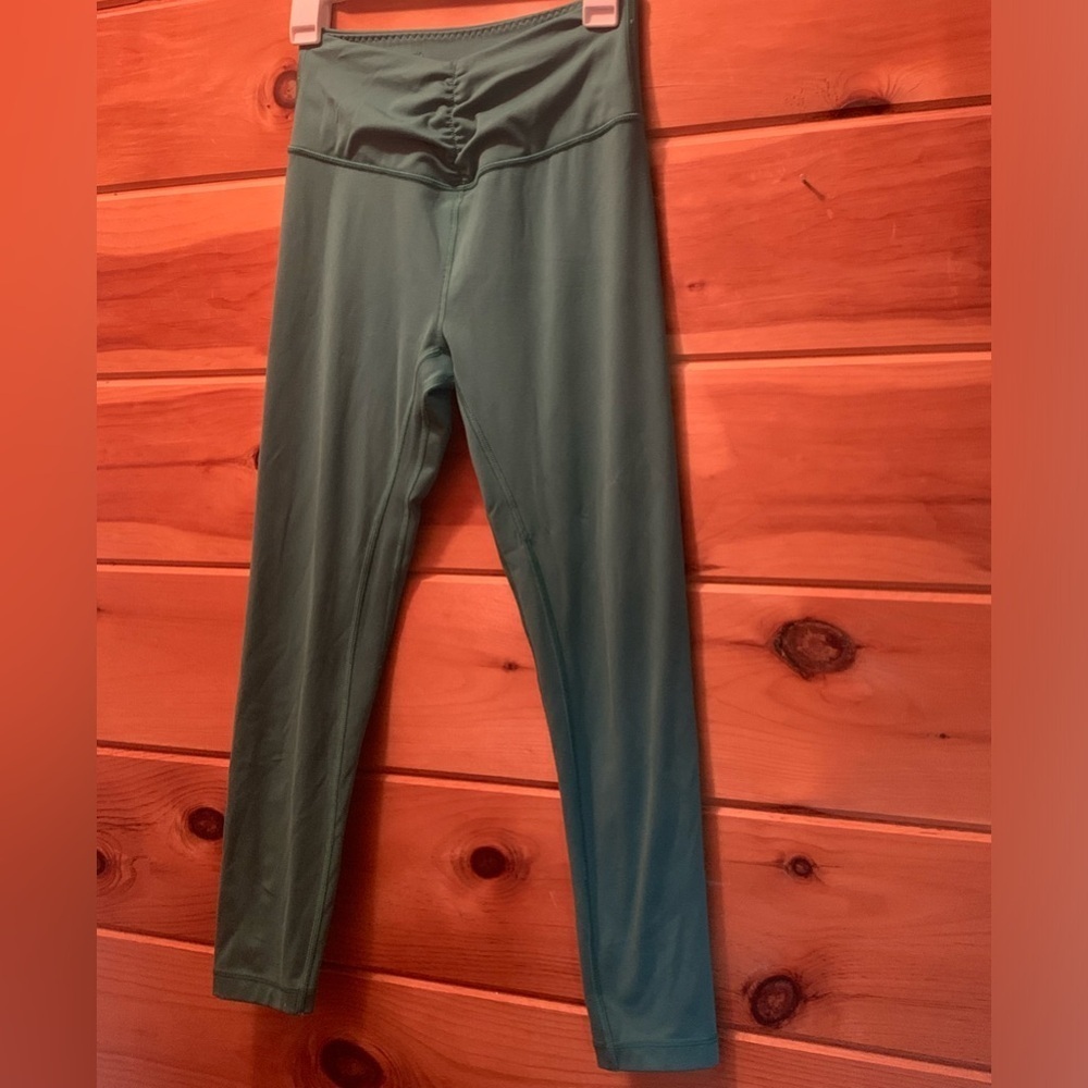 Victoria’s Secret leggings. Size small. Great condition.
